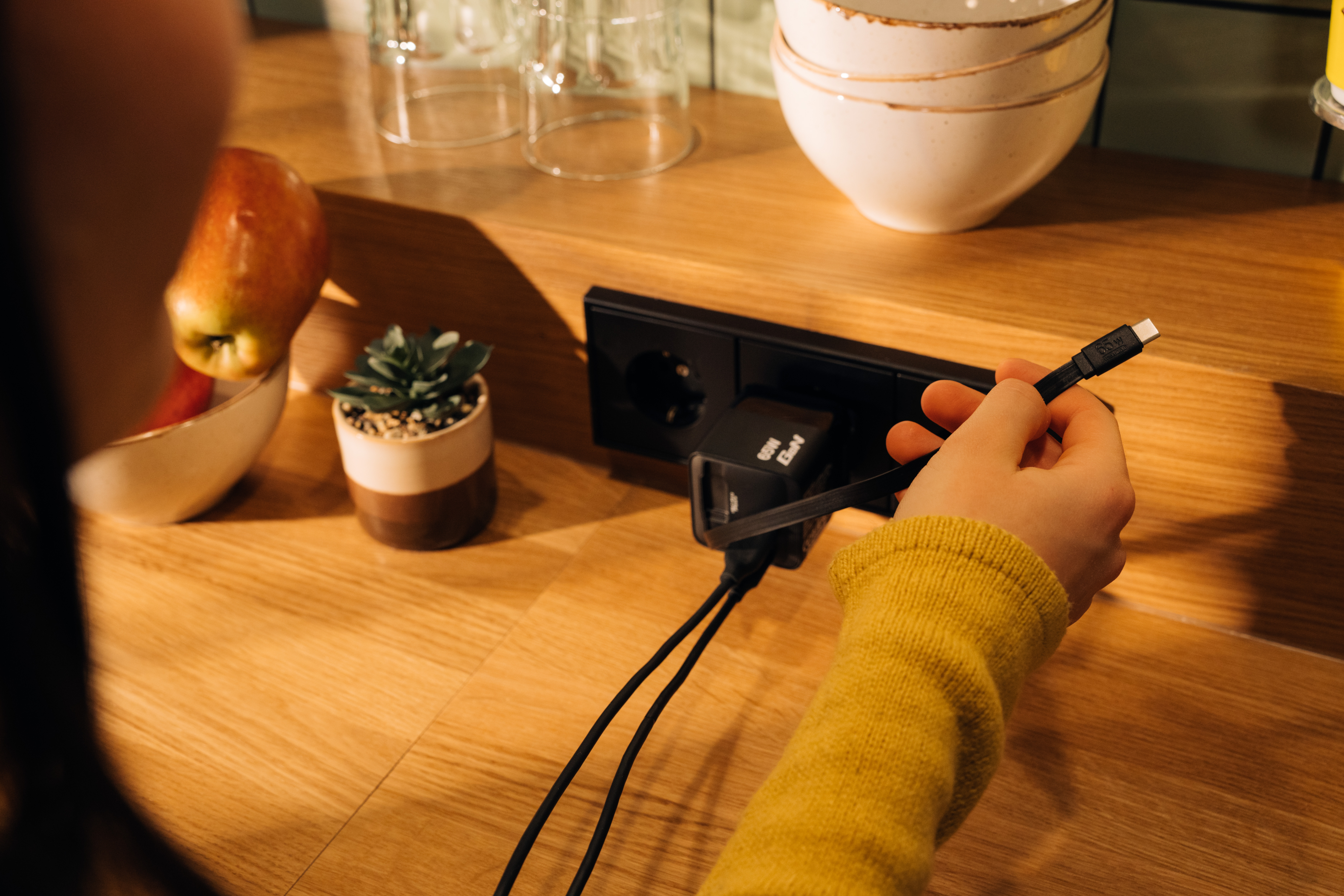 Chargeur mural GaN 65W 2 ports avec câble rétractable