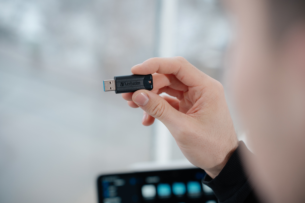PinStripe USB Drive USB 3.2 Gen 1 - 64GB