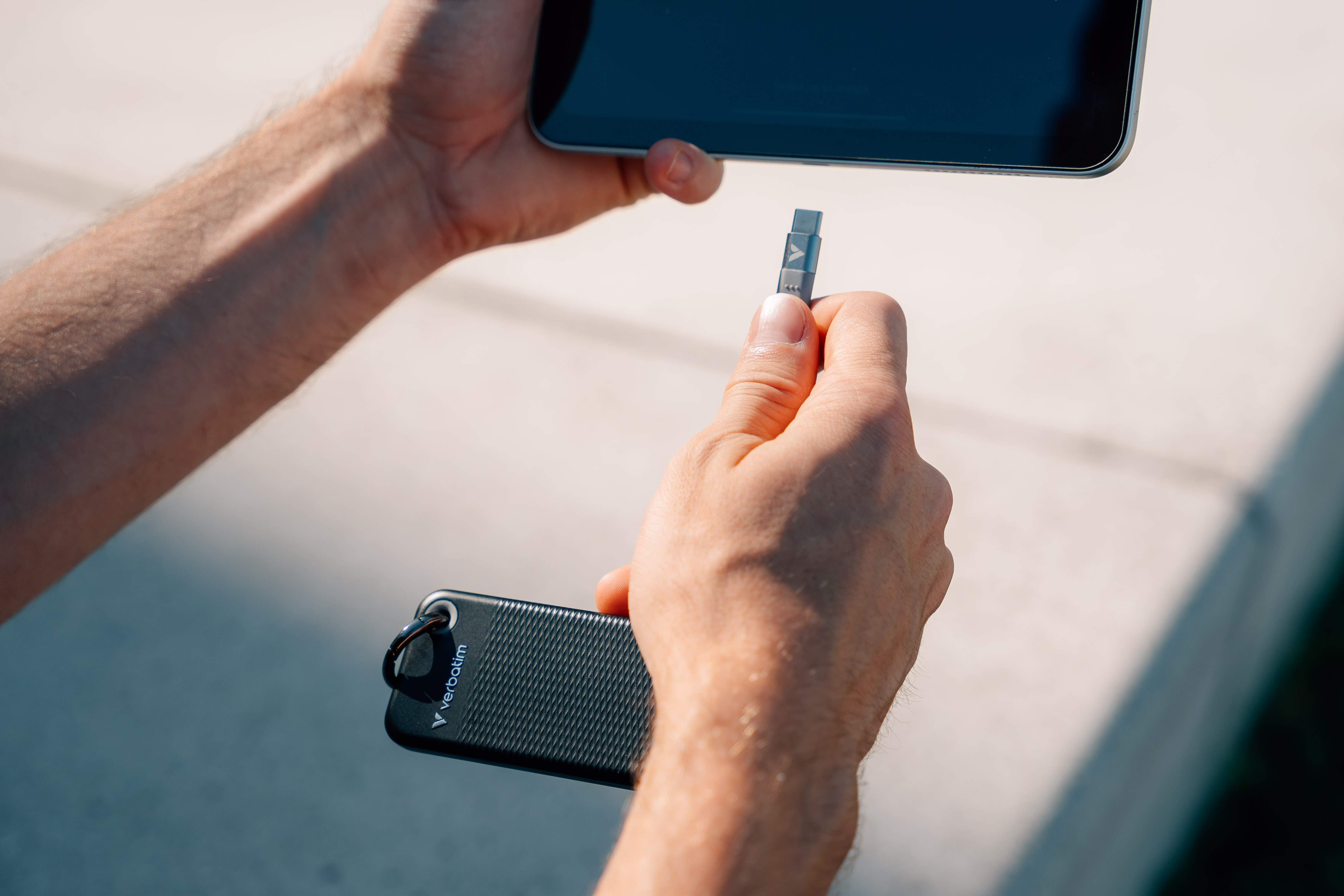 Pocket-SSD med nyckelring och kabelfäste - 2TB Svart/Grå