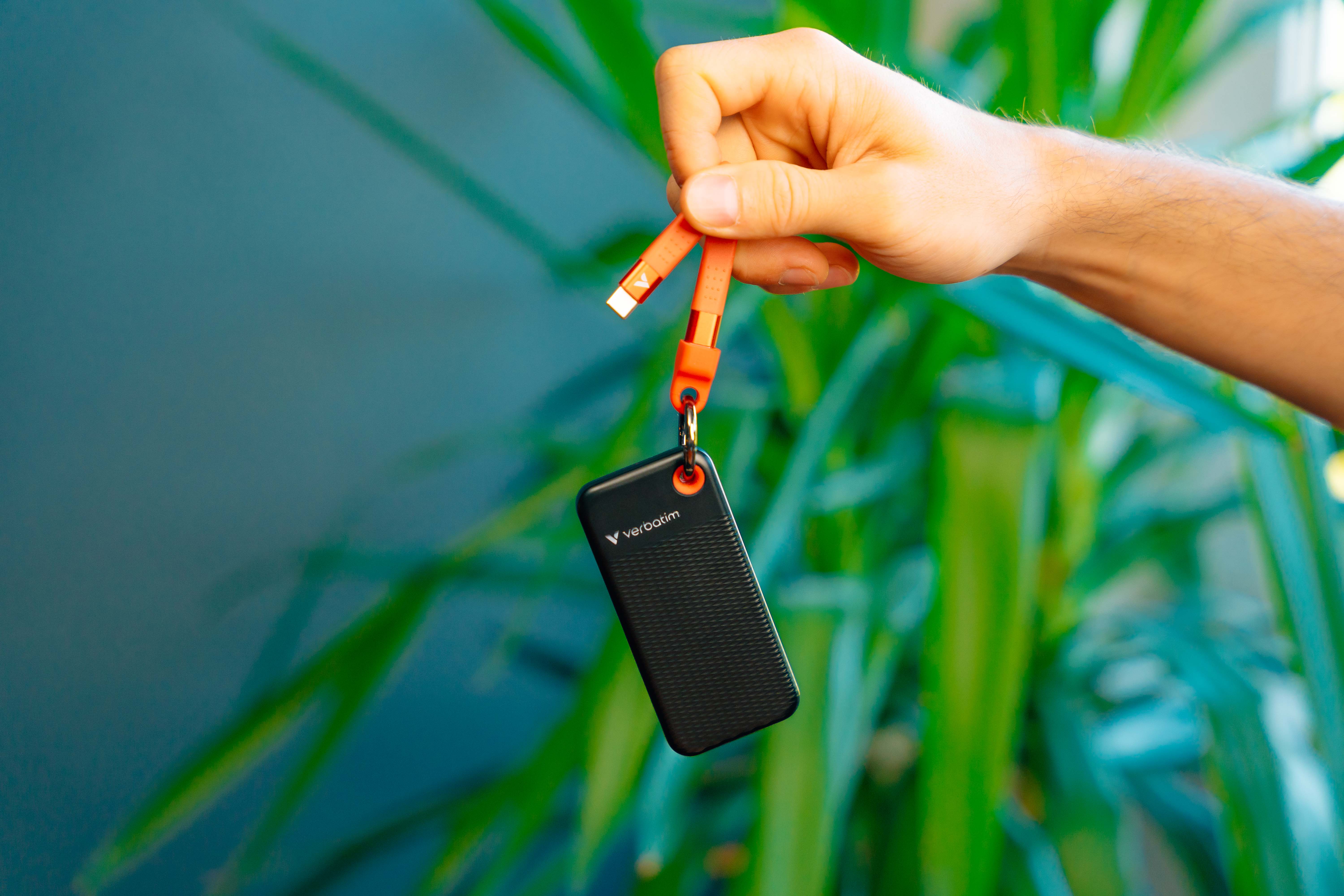 Pocket SSD mit Schlüsselring und Kabelbefestigung - 1TB Schwarz/Orange