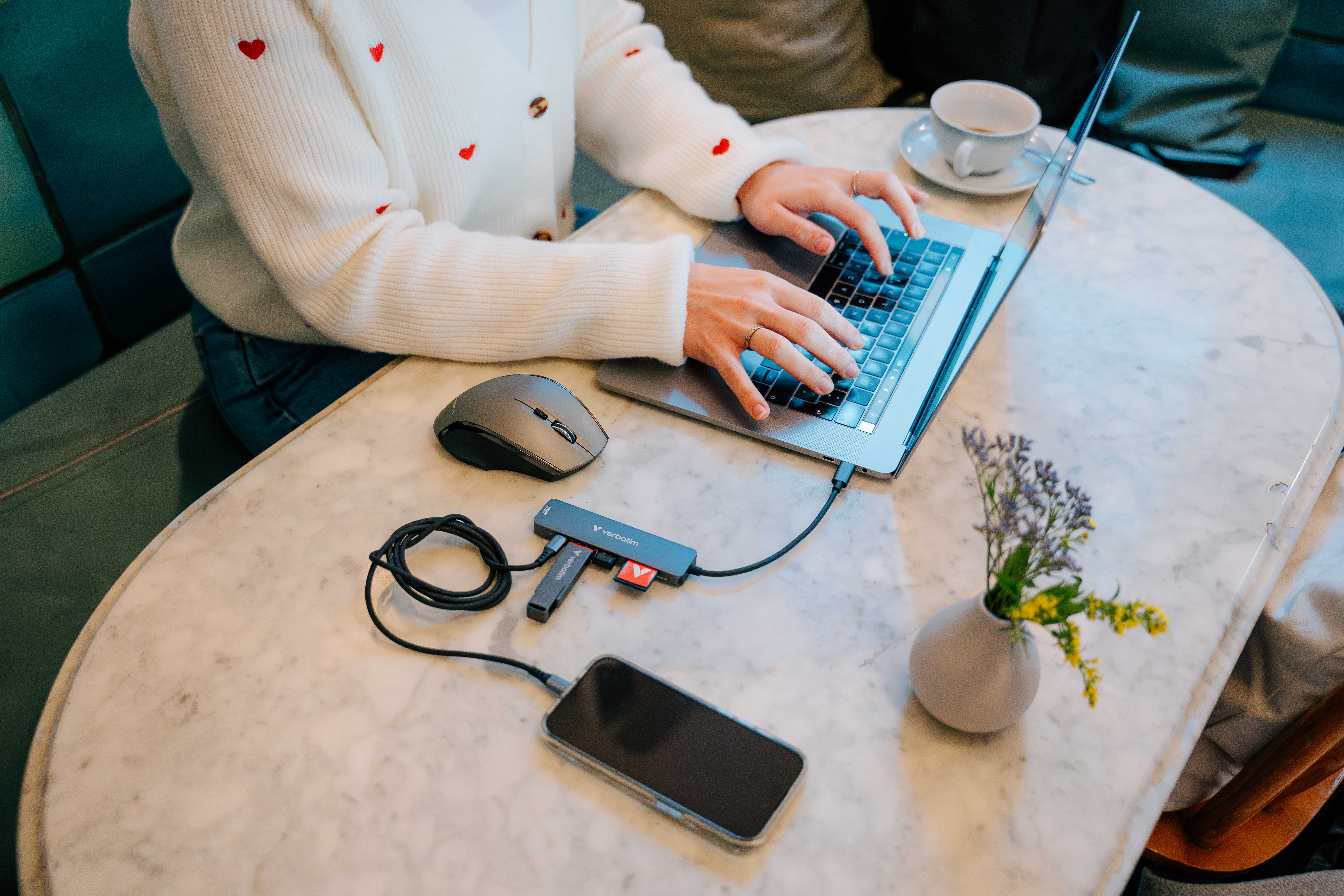 USB-C Essentials Multiport Hub - 6 Port