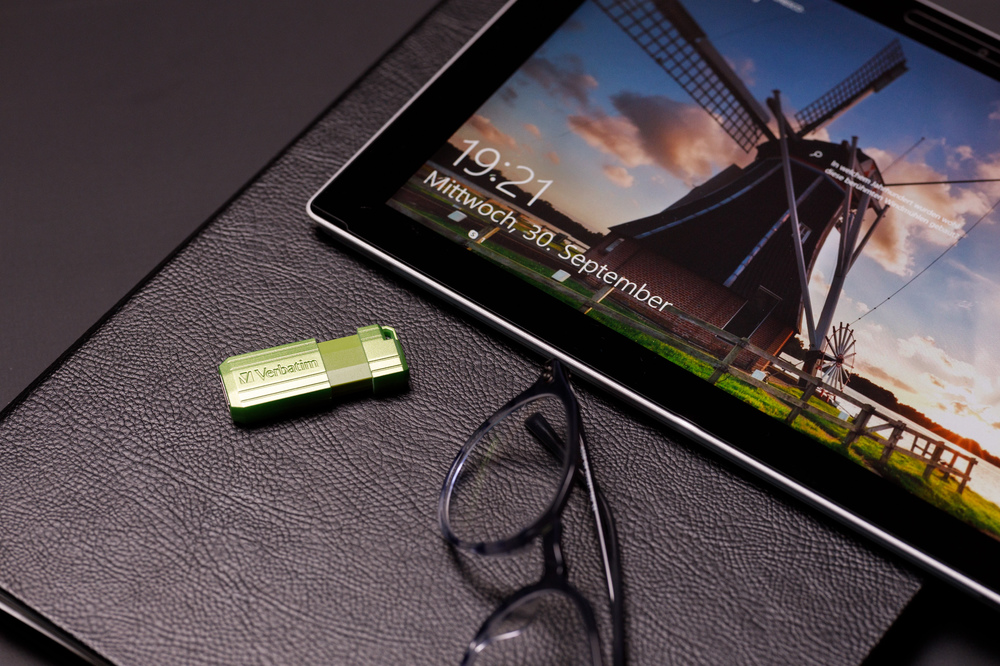 Unidad PinStripe USB de 128 GB Verde eucalipto
